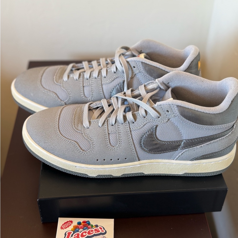 Nike Men's Gray Sneakers